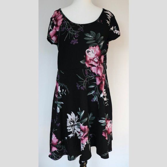 Fun Floral Dress - Picture 1 of 7